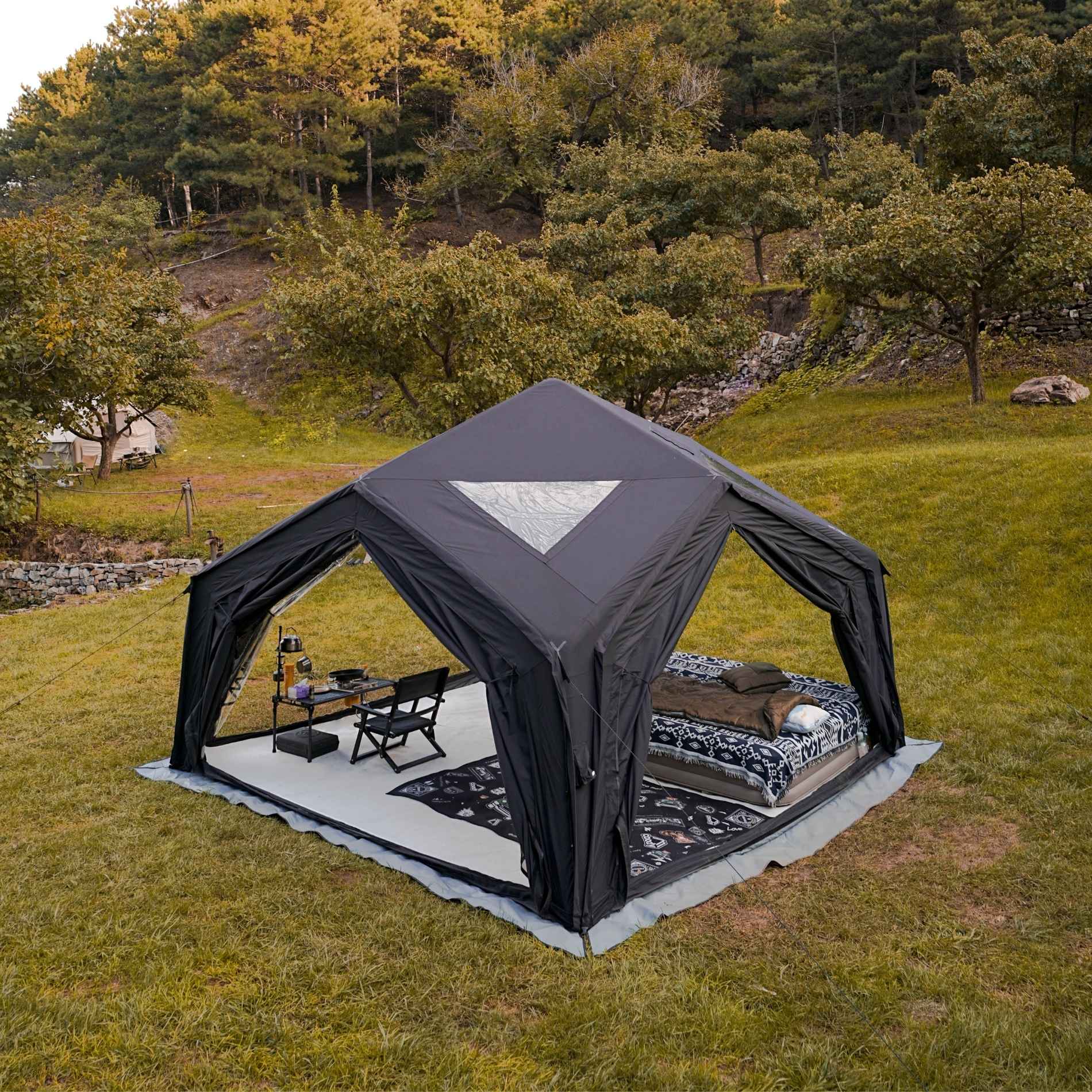 Portable outdoor shelter